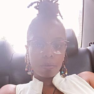 Meet your Posher, Amaris